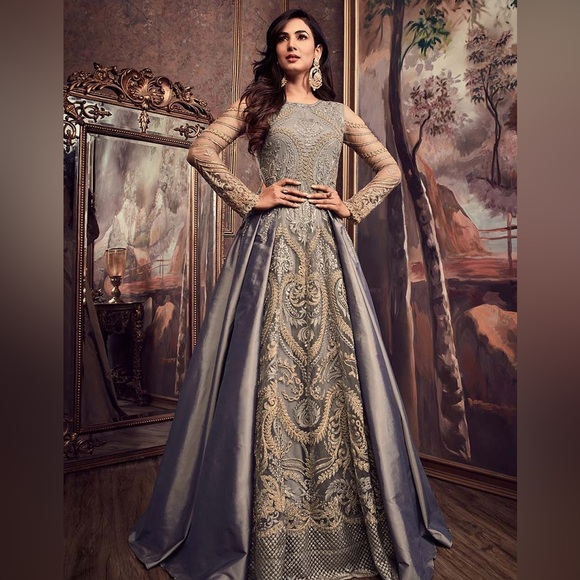 EUC Sonal Chauhan Grey Embroidered Abaya Style Anarkali Party Wear size 12 - Picture 1 of 8